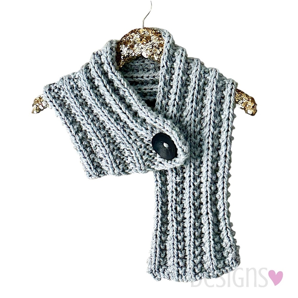 Chunky Knit Cowl with Large Black Button Scarf Gray NEW